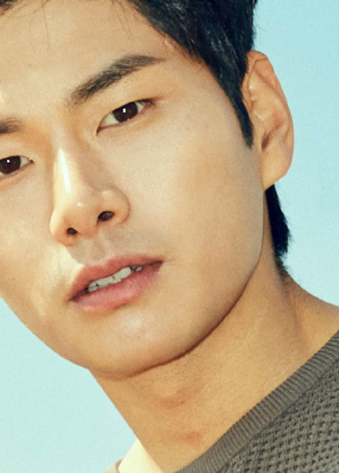 الممثل Lee Yi Kyung يتحدث عن دوره القادم في الموسم الثاني من دراما Waikiki
