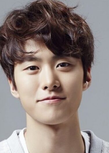 الممثل Gong Myung يتحدث حول المشهد الأكثر شهرة من “Extreme Job” ومستقبله بعد نجاح الفيلم